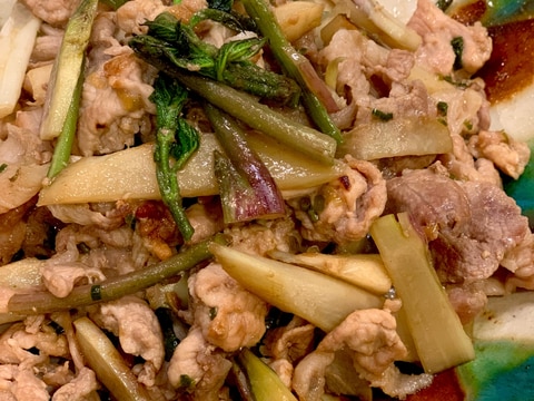 ウドと豚肉ののびる醤油炒め